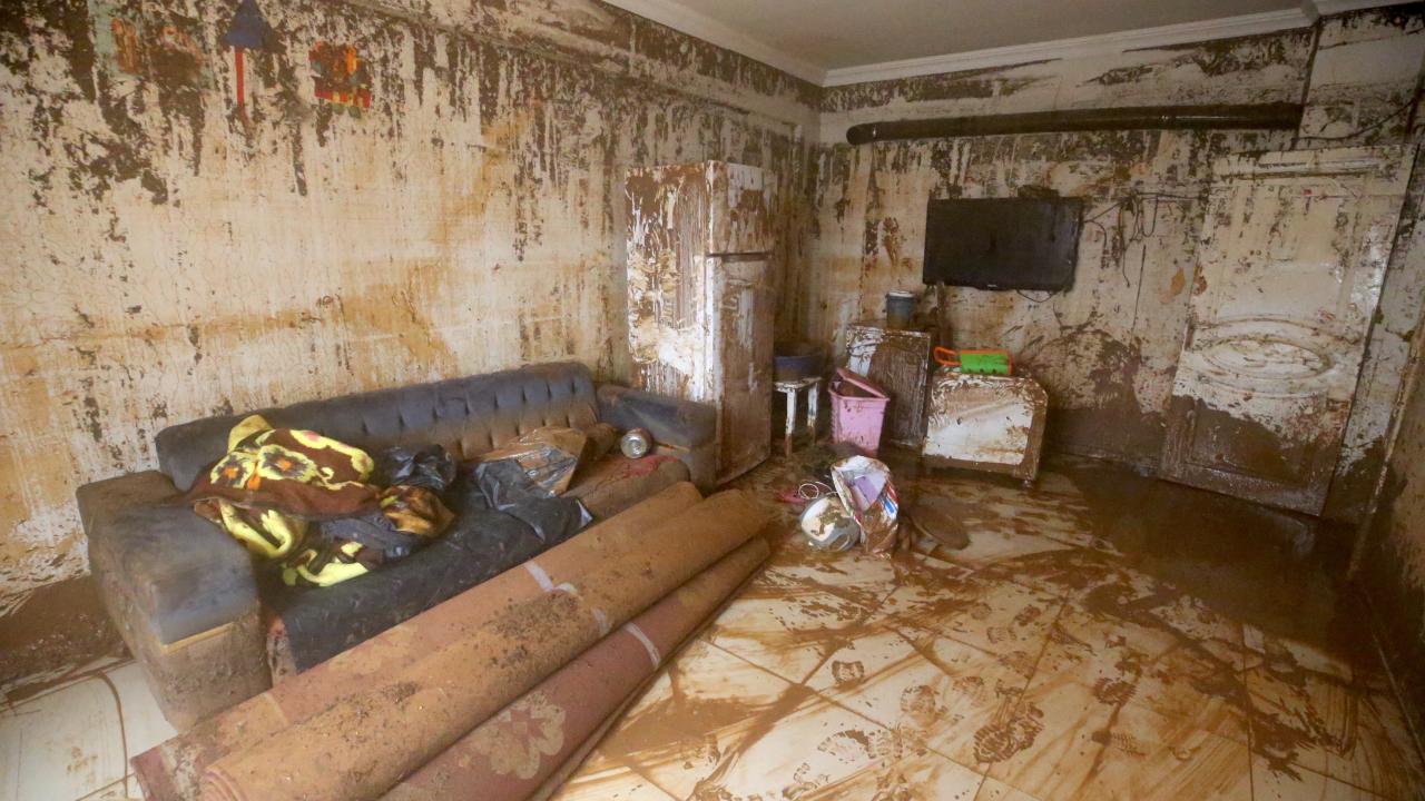 Şanlıurfa'da sel sonrası temizlik çalışmaları devam ediyor 13