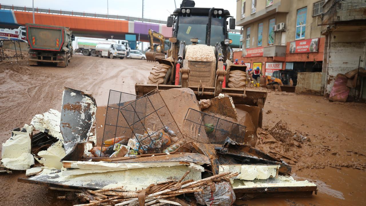 Şanlıurfa'da sel sonrası temizlik çalışmaları devam ediyor 8
