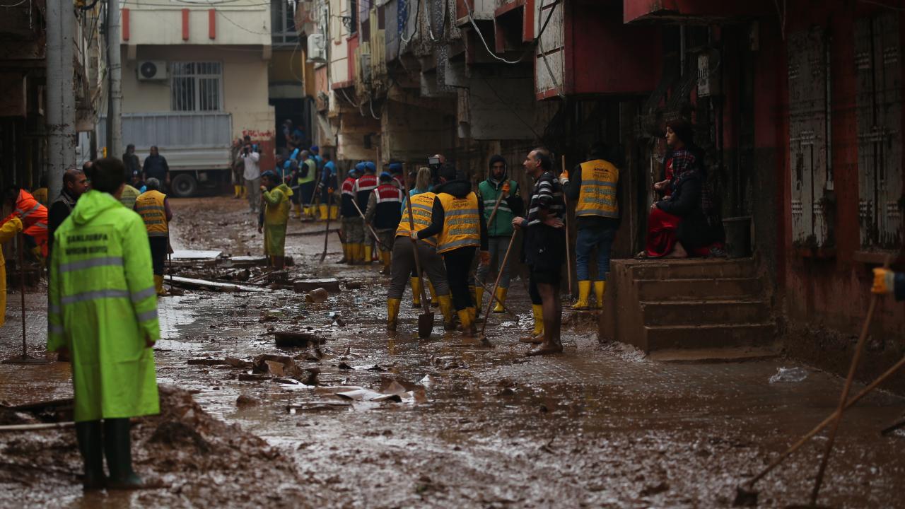 Şanlıurfa'da sel sonrası temizlik çalışmaları devam ediyor 9