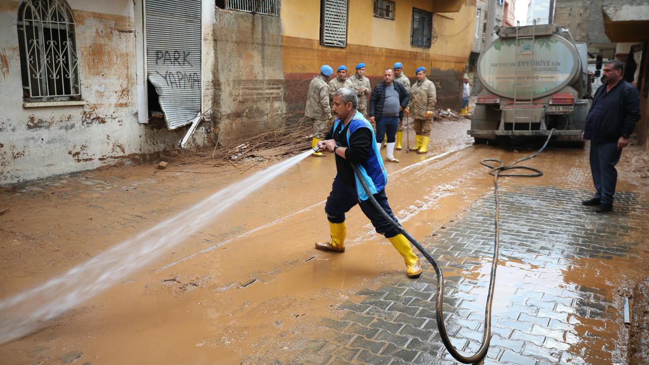 Şanlıurfa'da sel sonrası temizlik çalışmaları devam ediyor 4