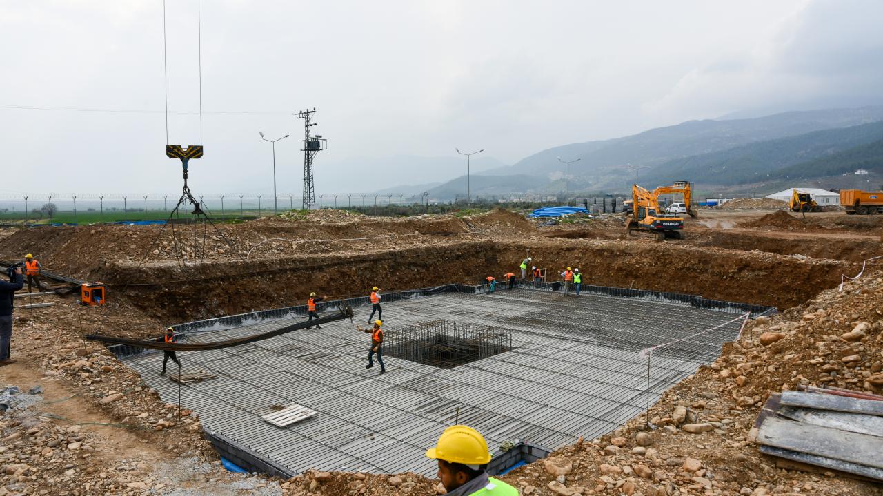 Depremin yıkıma neden olduğu İslahiye'de kalıcı konutların temeli atıldı 11