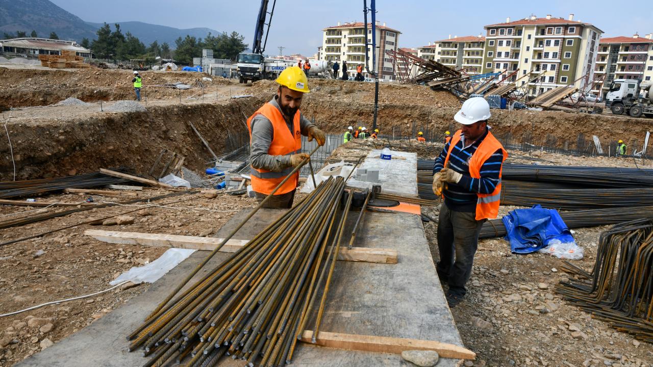 Depremin yıkıma neden olduğu İslahiye'de kalıcı konutların temeli atıldı 3