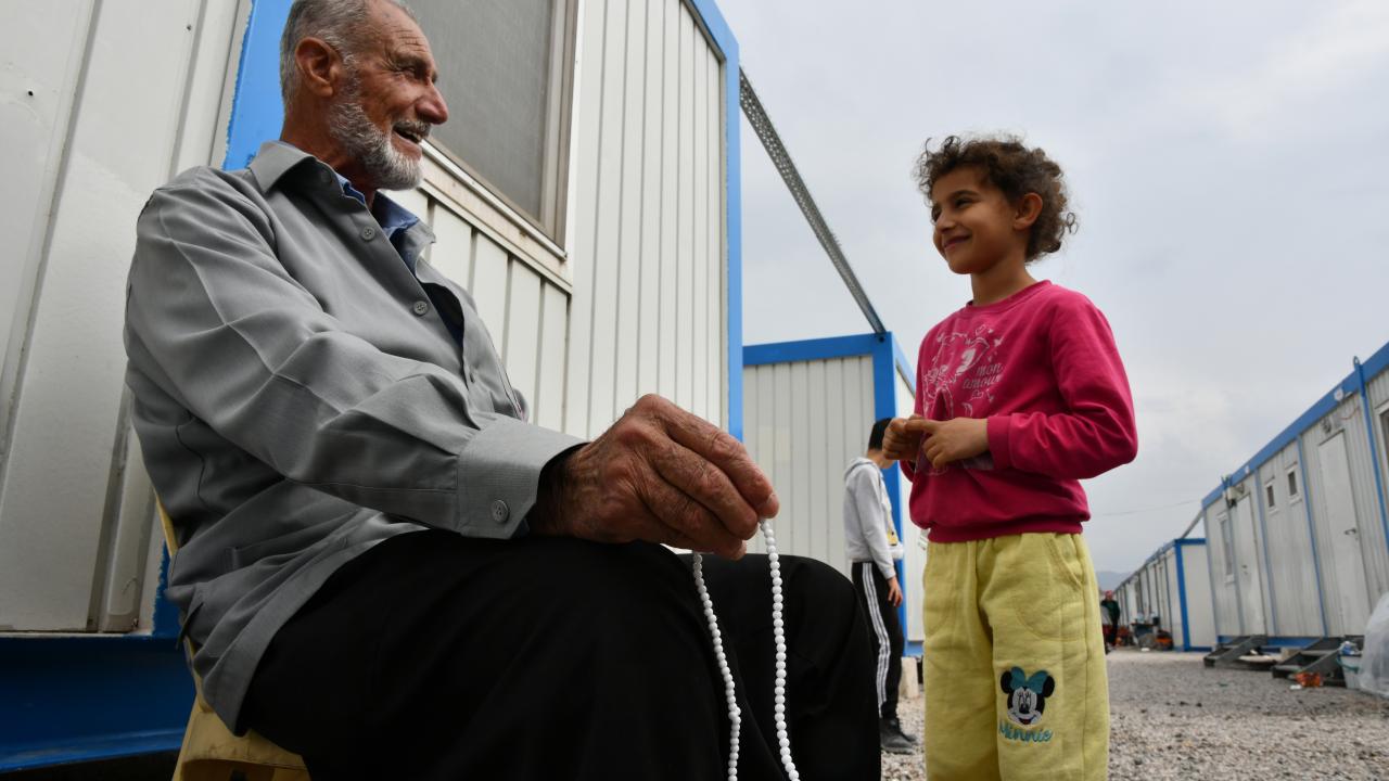 Covid-19'u yendi, önce hastanedeki patlamadan sonra da depremde yıkılan evden kurtuldu 6