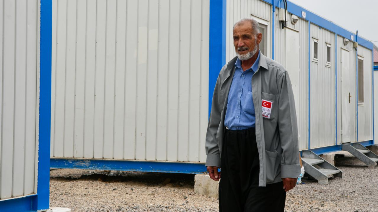 Covid-19'u yendi, önce hastanedeki patlamadan sonra da depremde yıkılan evden kurtuldu 5