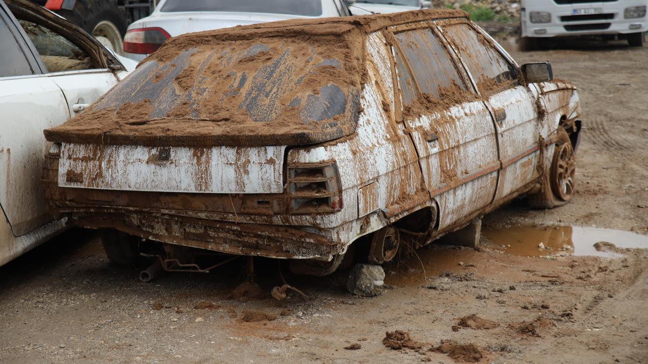Sel sonrası otomobilini tanıyamadı! 8