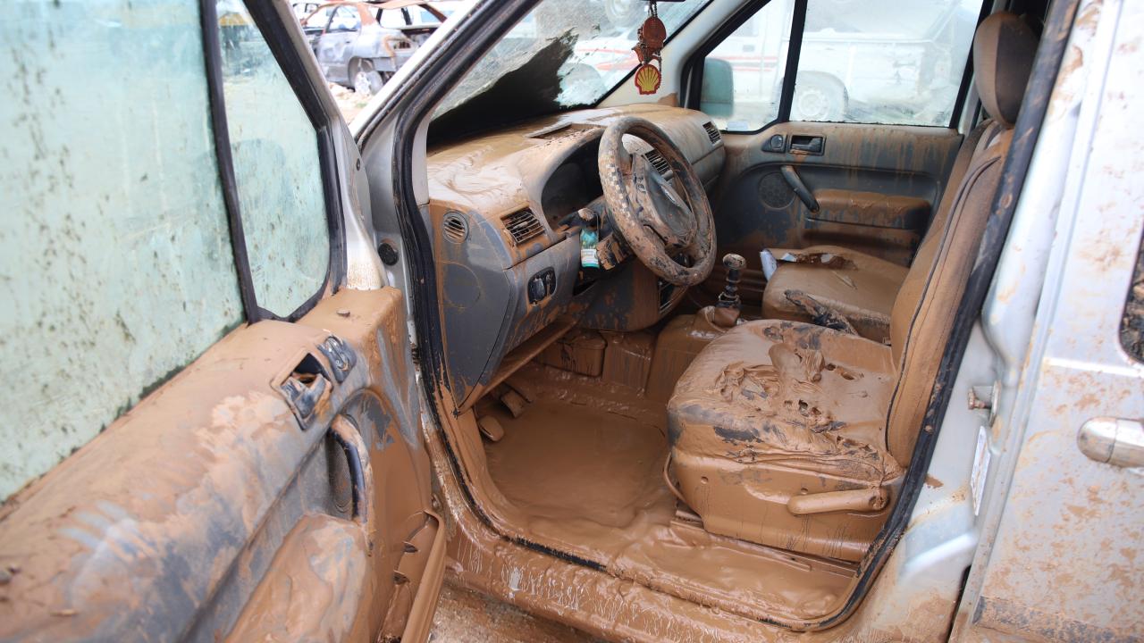 Sel sonrası otomobilini tanıyamadı! 6
