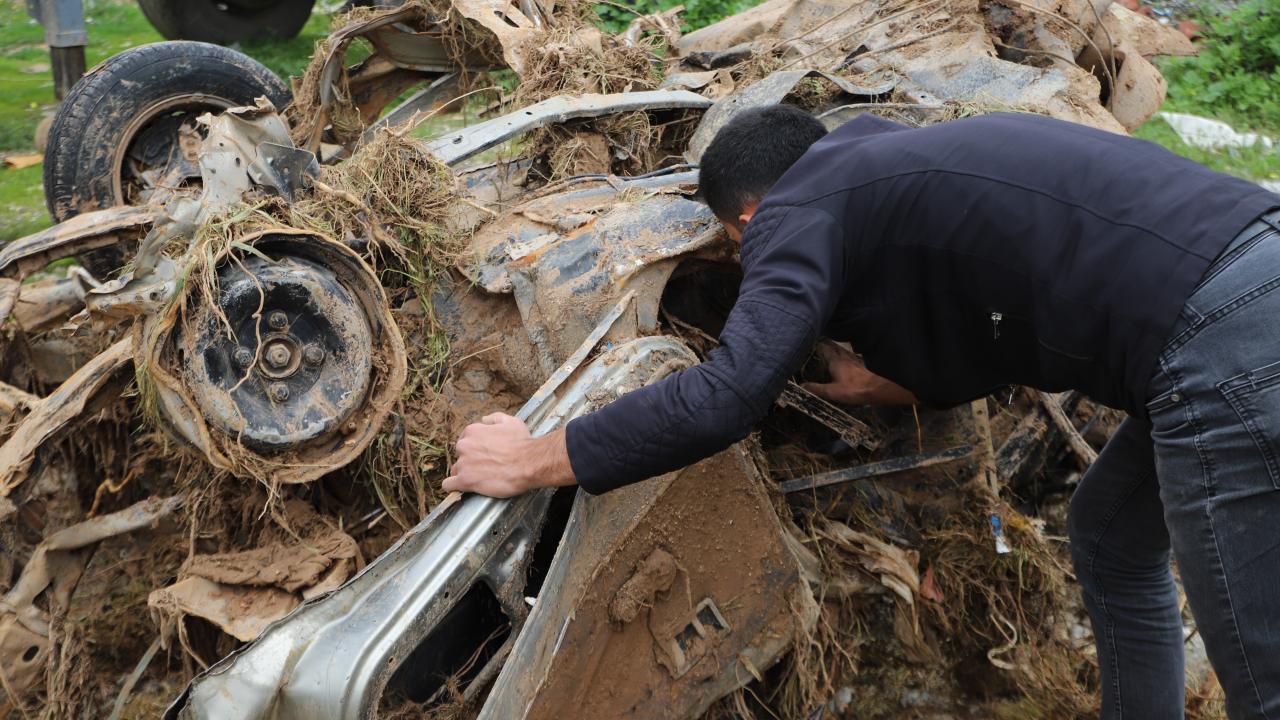 Sel sonrası otomobilini tanıyamadı! 4