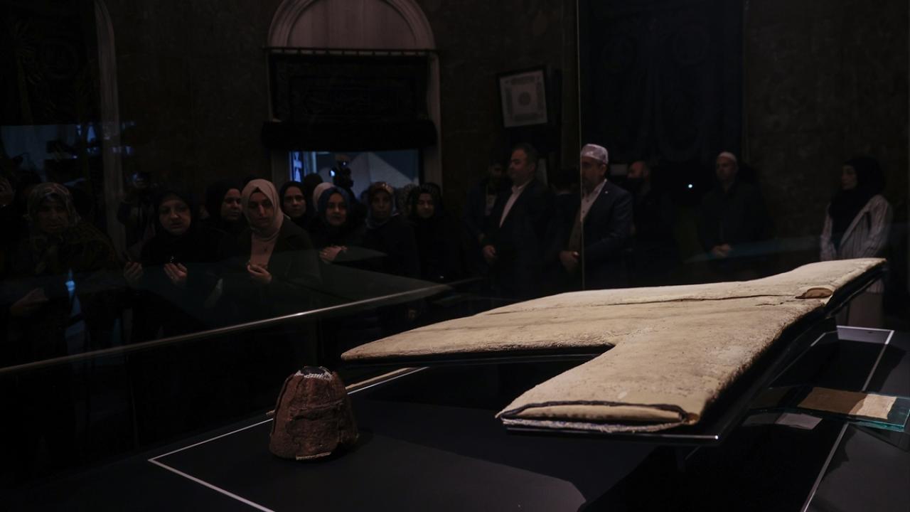 Hırka-i Şerif ziyarete açıldı 12