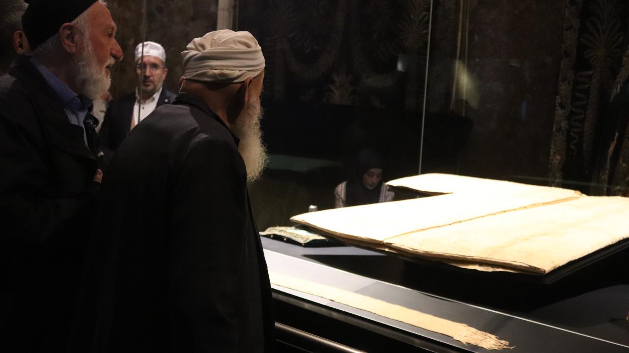 Hırka-i Şerif ziyarete açıldı 2