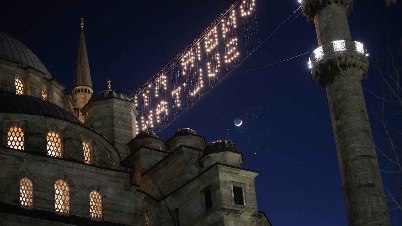 İstanbul'da ramazan ve hilal bir arada 20