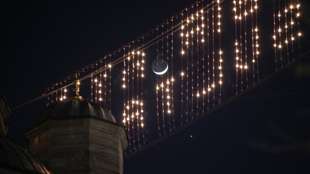 İstanbul'da ramazan ve hilal bir arada 21