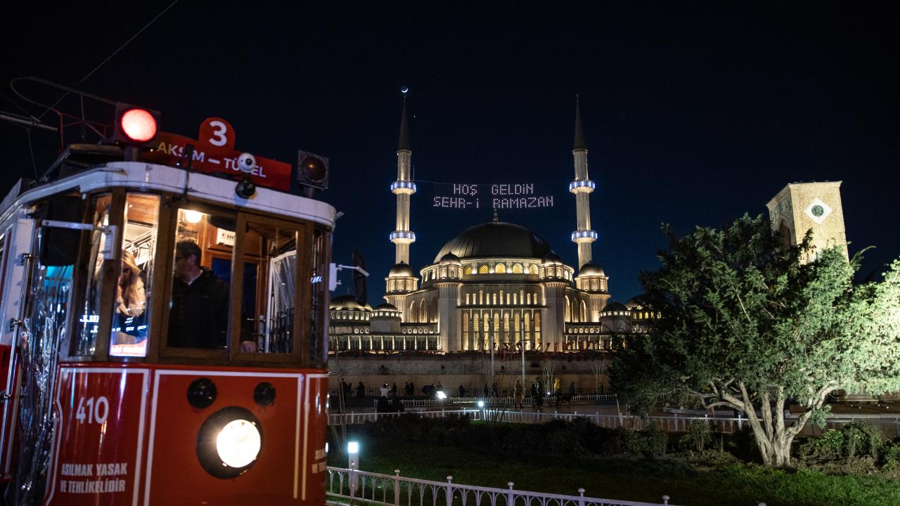 İstanbul'da ramazan ve hilal bir arada 12