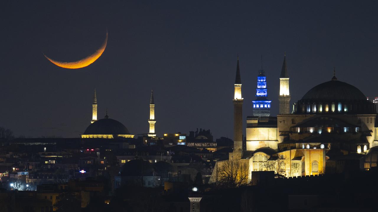 İstanbul'da ramazan ve hilal bir arada 10