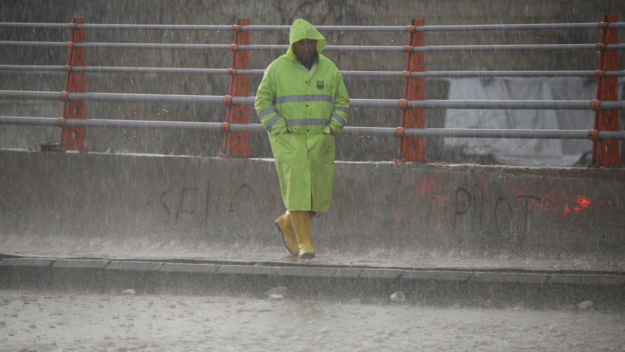 Deprem bölgesi ve 4 il için kuvvetli yağış uyarısı 8