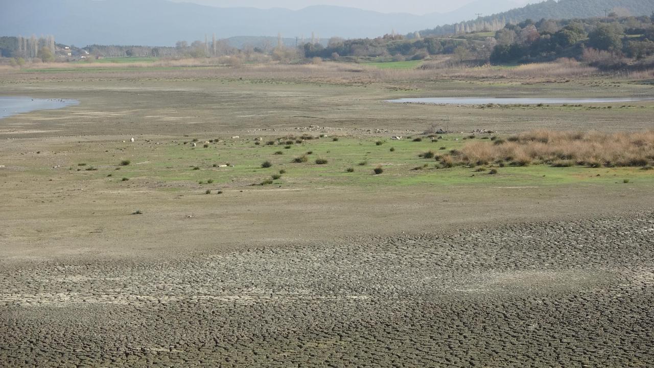 Uzunhızırlı Göleti kuruma noktasına geldi, kuşlar bölgeyi terk etti 9