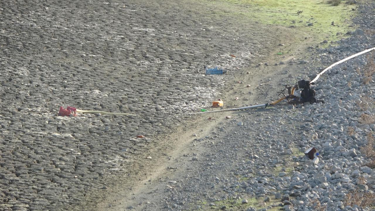 Uzunhızırlı Göleti kuruma noktasına geldi, kuşlar bölgeyi terk etti 2