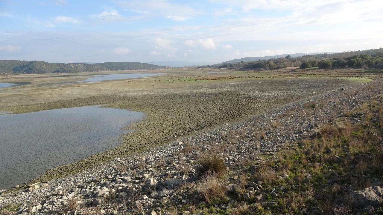Uzunhızırlı Göleti kuruma noktasına geldi, kuşlar bölgeyi terk etti 6