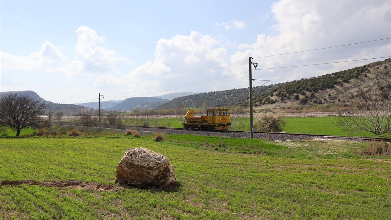Buğday tarlasına kaya yağdı 3