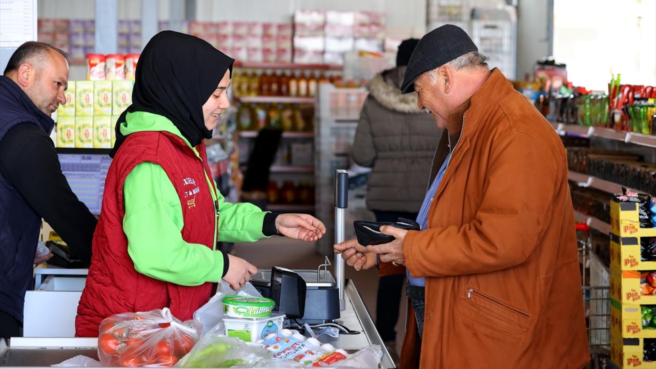 Depremin merkezi Pazarcık'ta 370 esnaf dükkan açtı 7