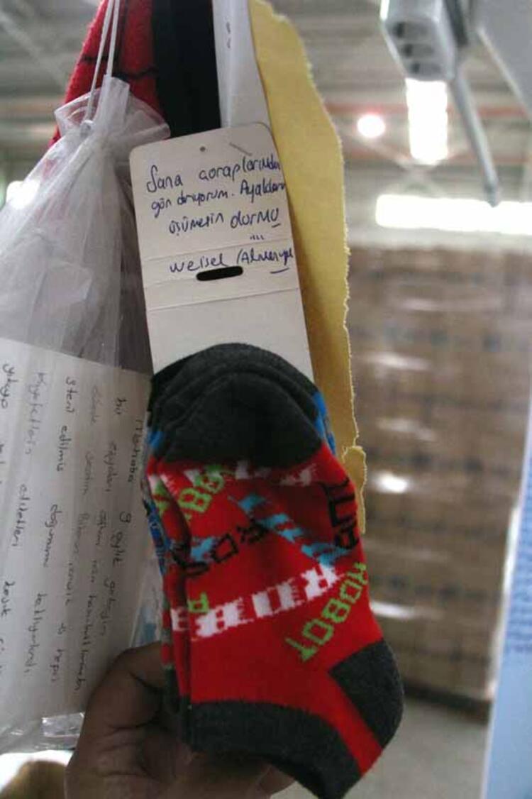 Depremzedelere gönderdikleri eşyaların arasındaki notlar yürek ısıttı 3