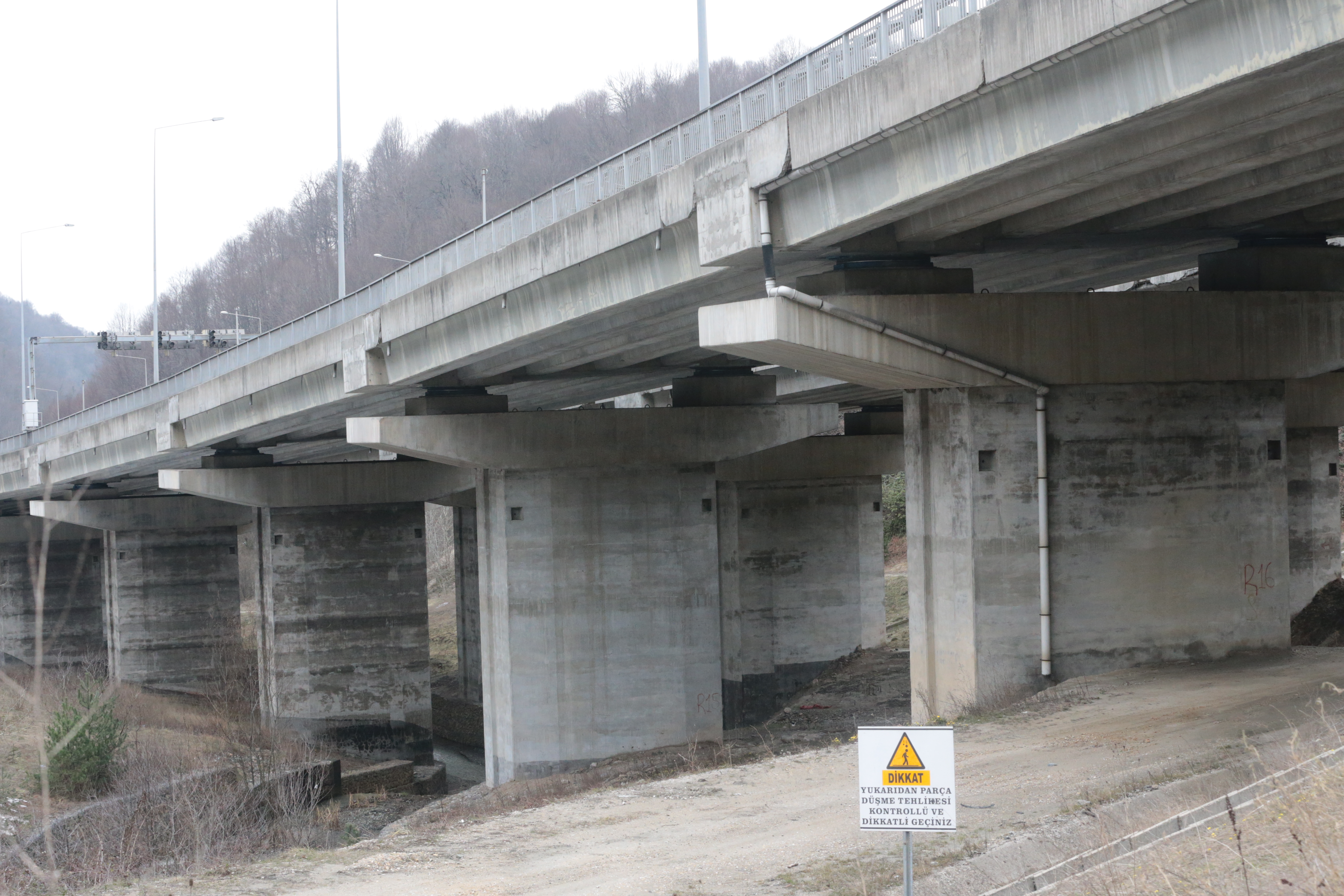 "İstanbul'un Anadolu'ya açılan kapısı" sismik izolatörlerle depremlere karşı korunuyor 2