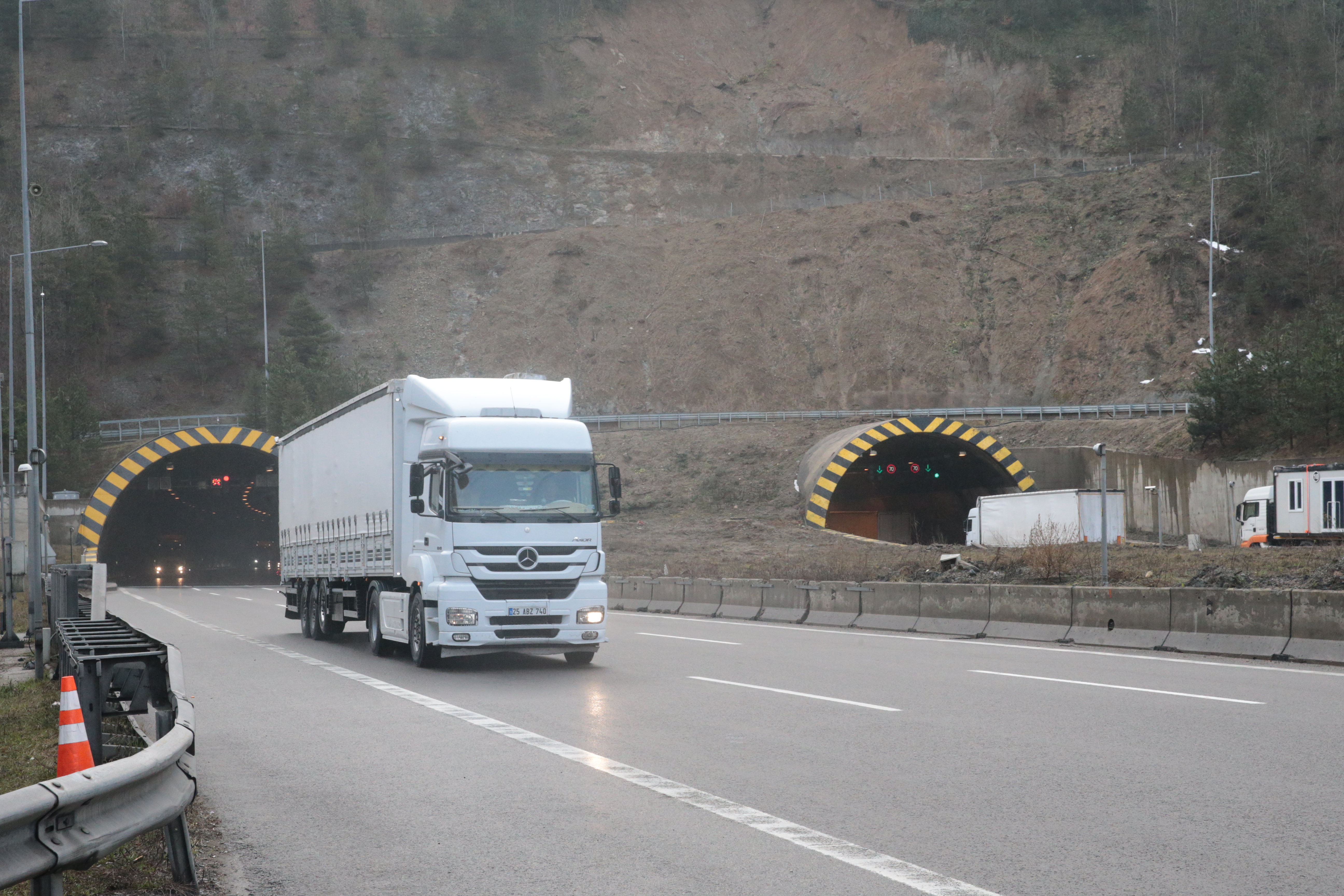 "İstanbul'un Anadolu'ya açılan kapısı" sismik izolatörlerle depremlere karşı korunuyor 1