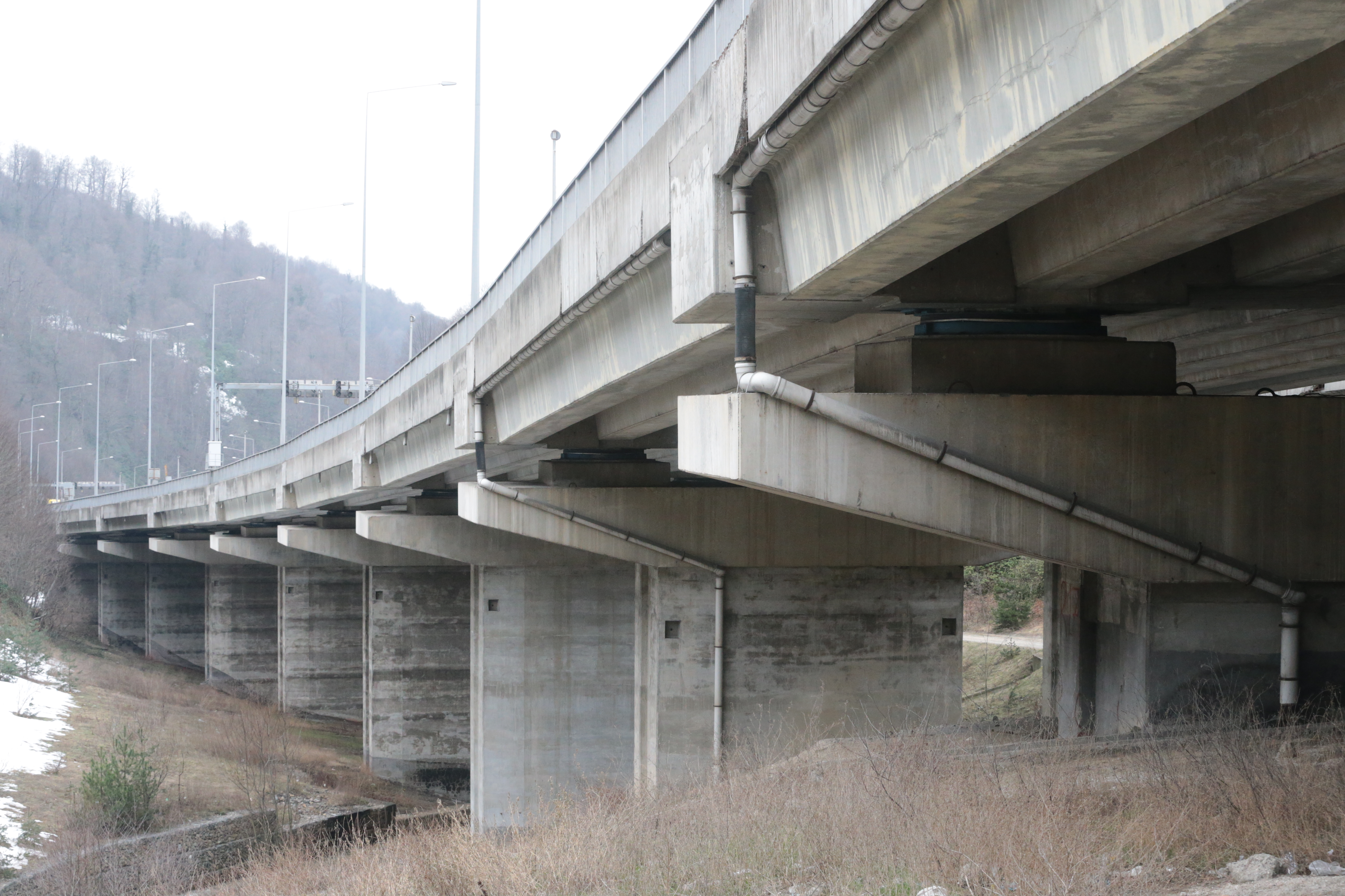"İstanbul'un Anadolu'ya açılan kapısı" sismik izolatörlerle depremlere karşı korunuyor 6