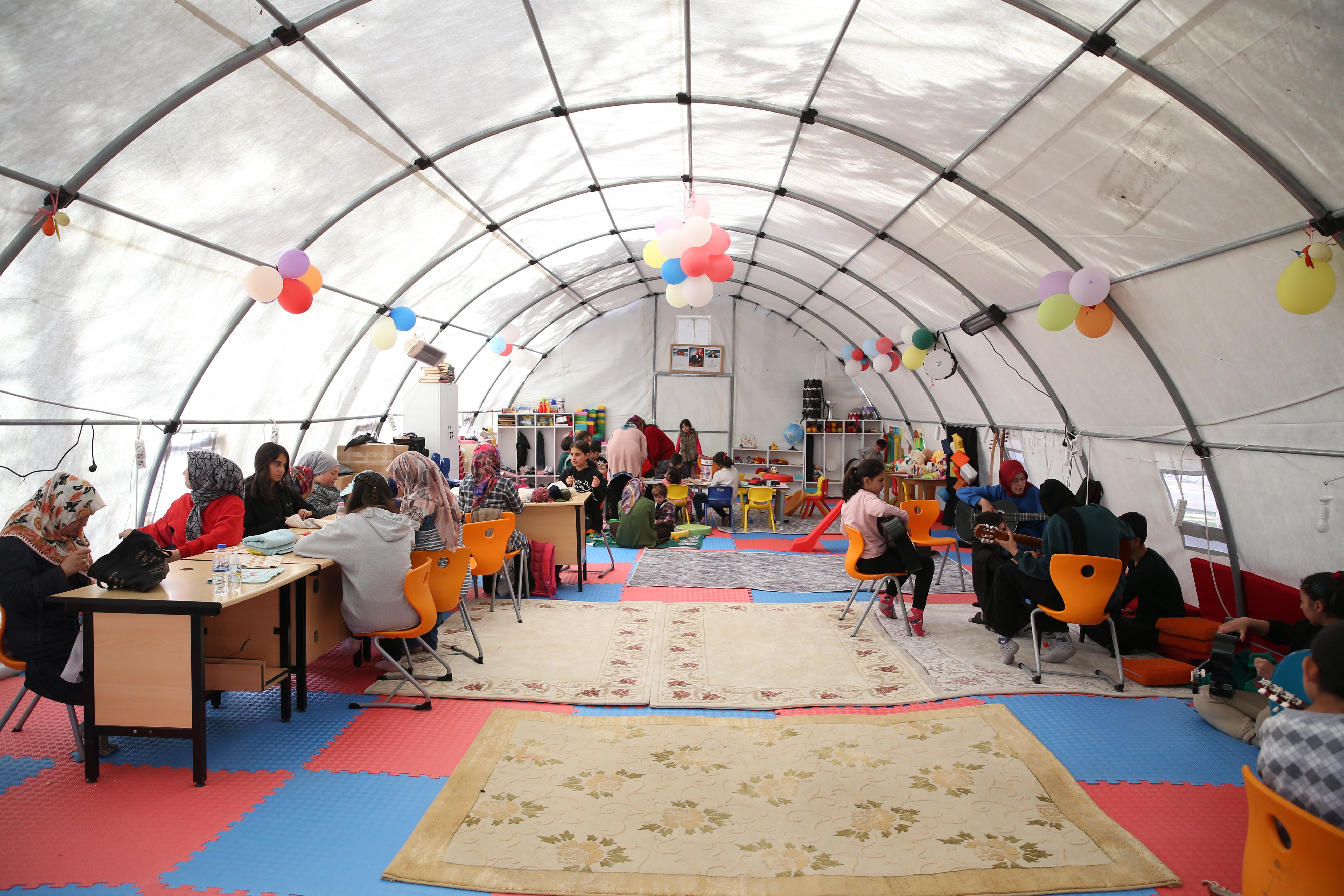 Çadır kentteki Köy Yaşam Merkezi depremzede anne ve çocukların hayatına dokunuyor 2