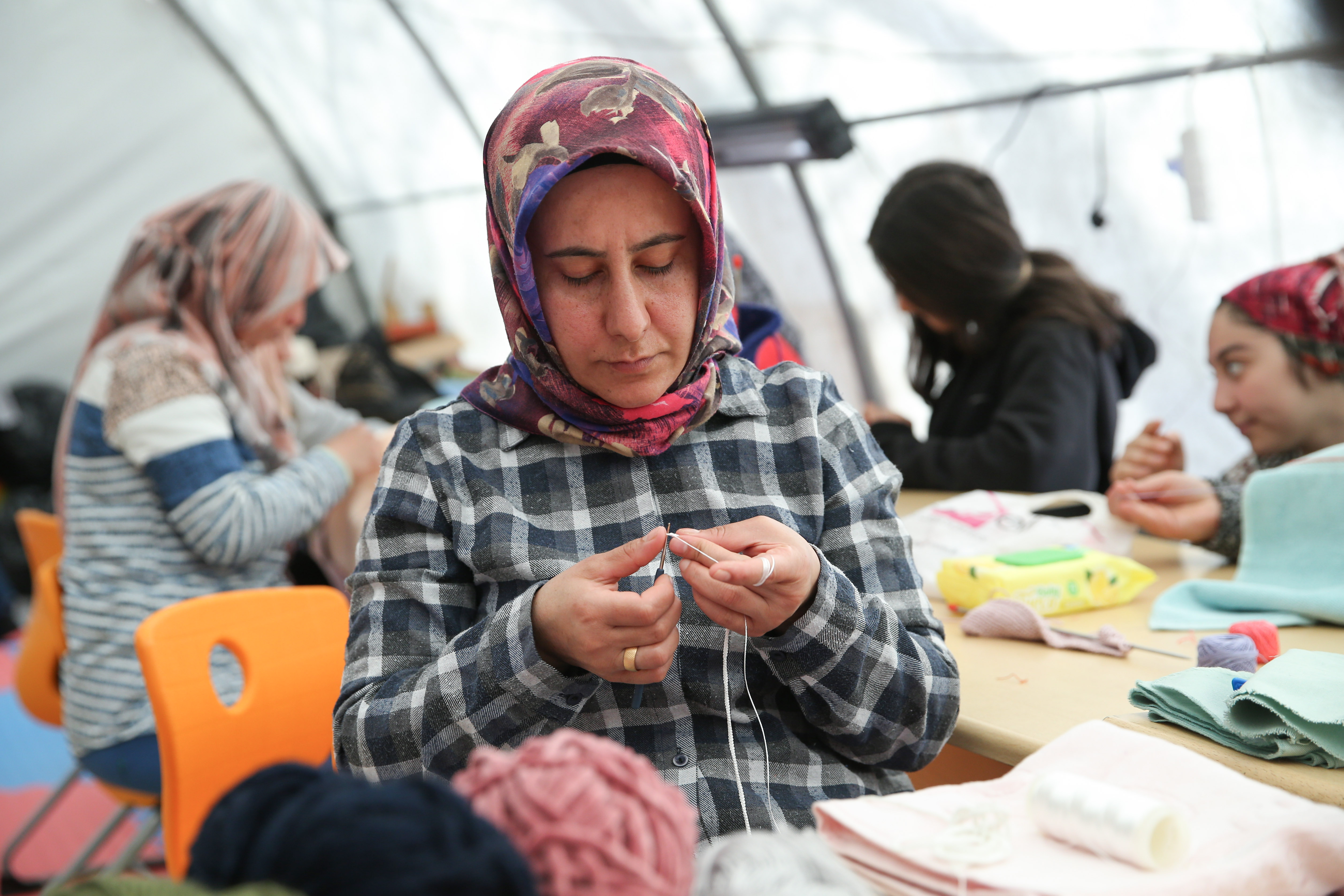 Çadır kentteki Köy Yaşam Merkezi depremzede anne ve çocukların hayatına dokunuyor 6