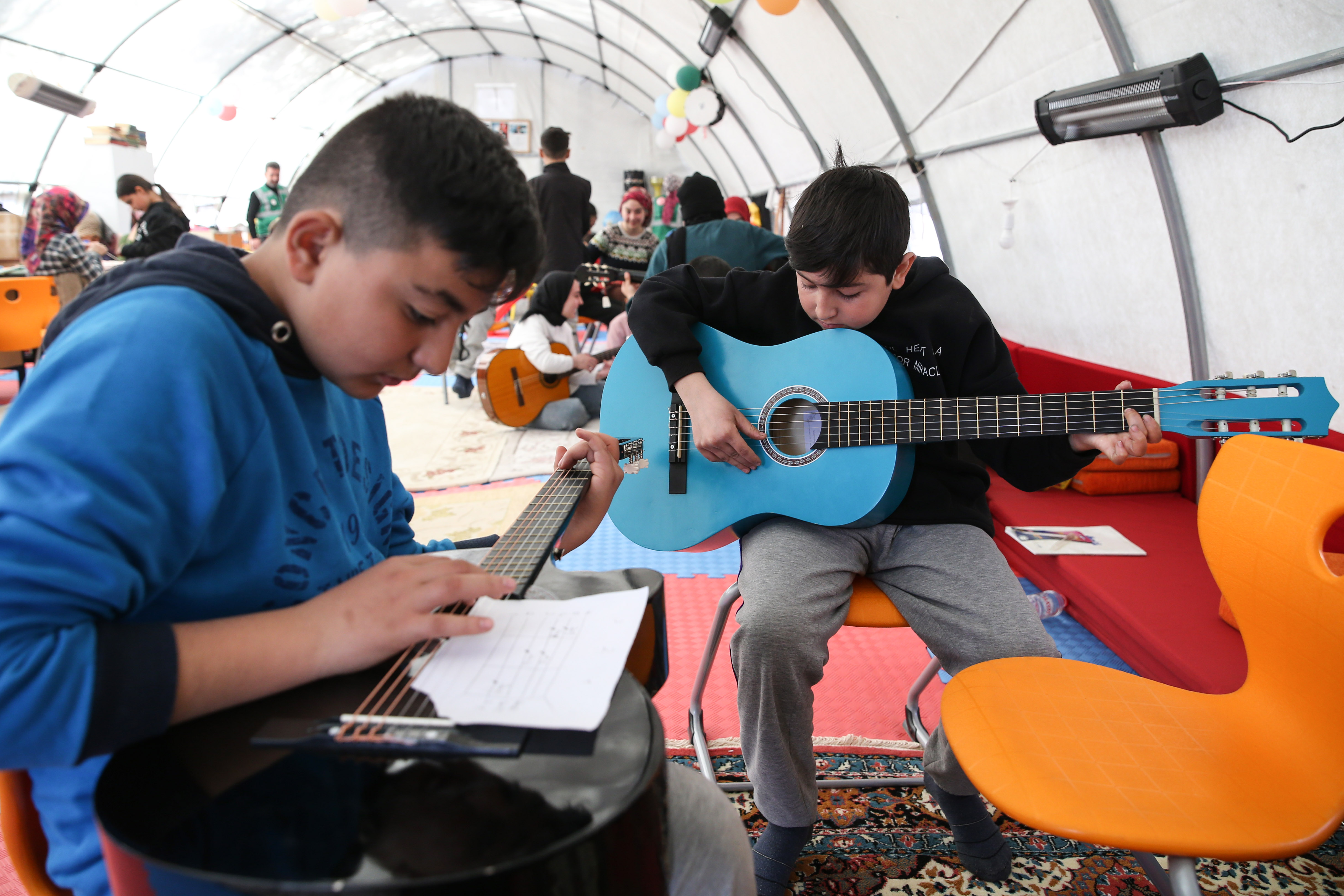 Çadır kentteki Köy Yaşam Merkezi depremzede anne ve çocukların hayatına dokunuyor 10