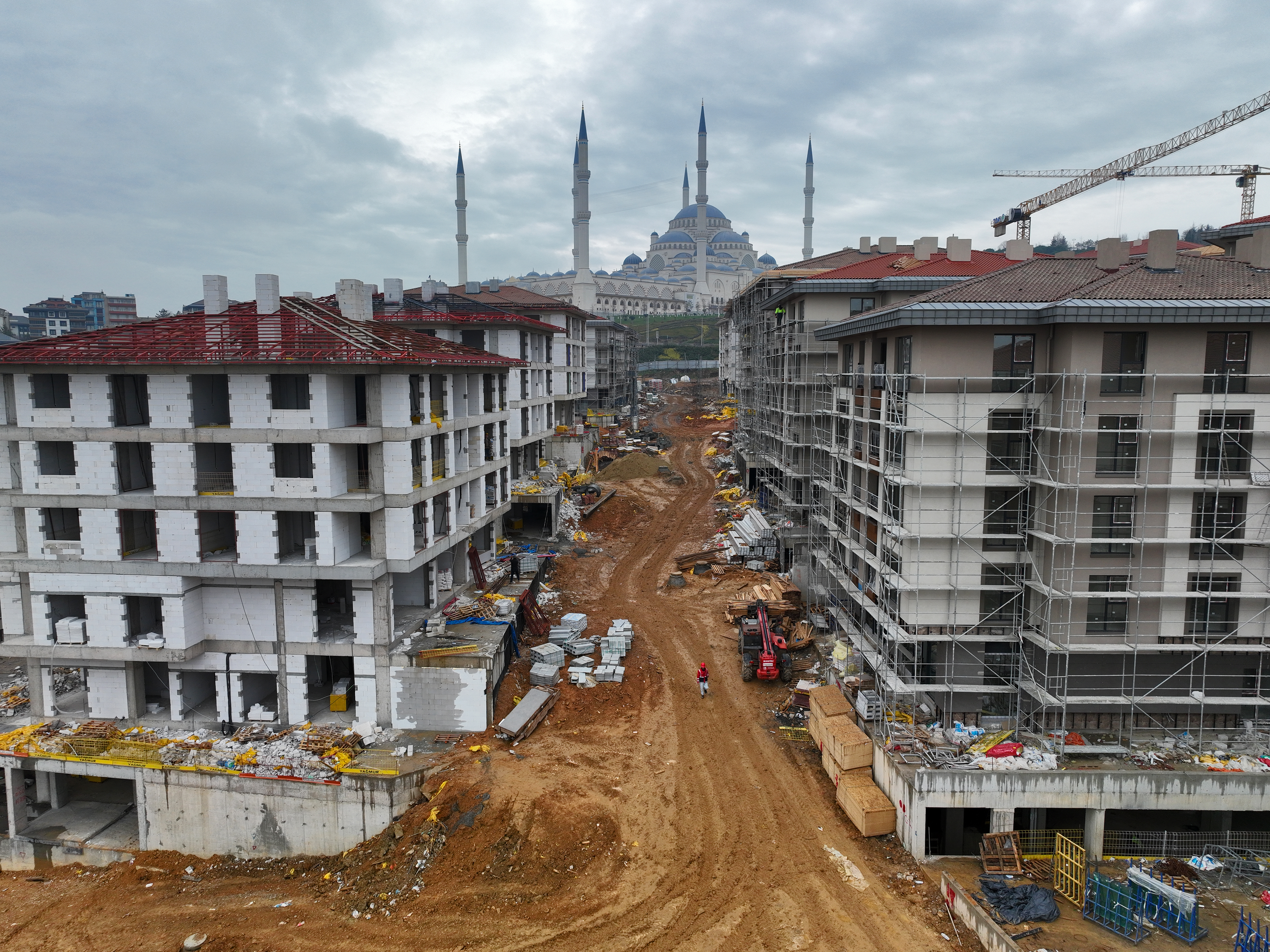 Deprem bölgesinde yapılacak konutların benzeri Üsküdar'da yıl sonunda tamamlanacak 5