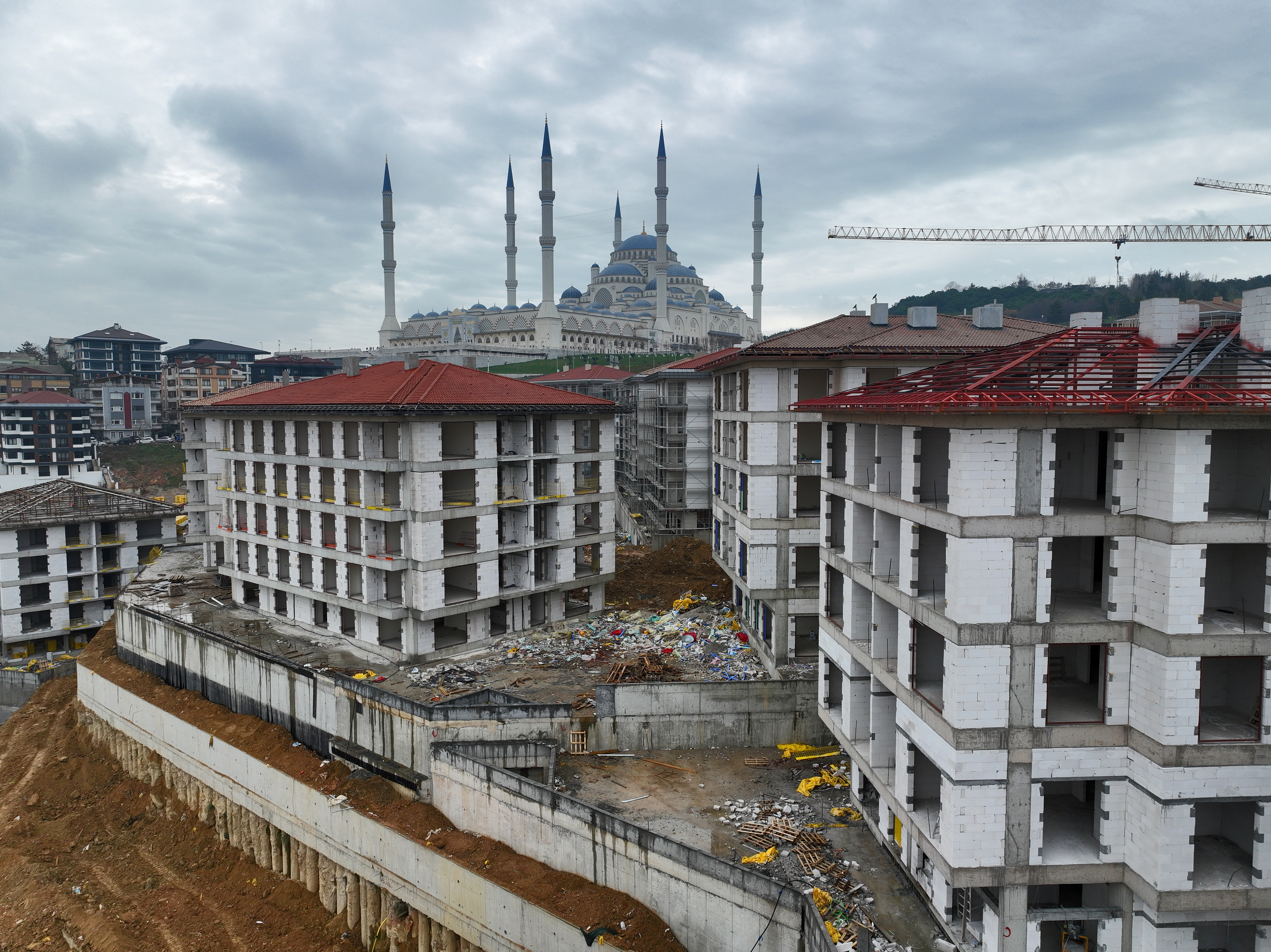 Deprem bölgesinde yapılacak konutların benzeri Üsküdar'da yıl sonunda tamamlanacak 6