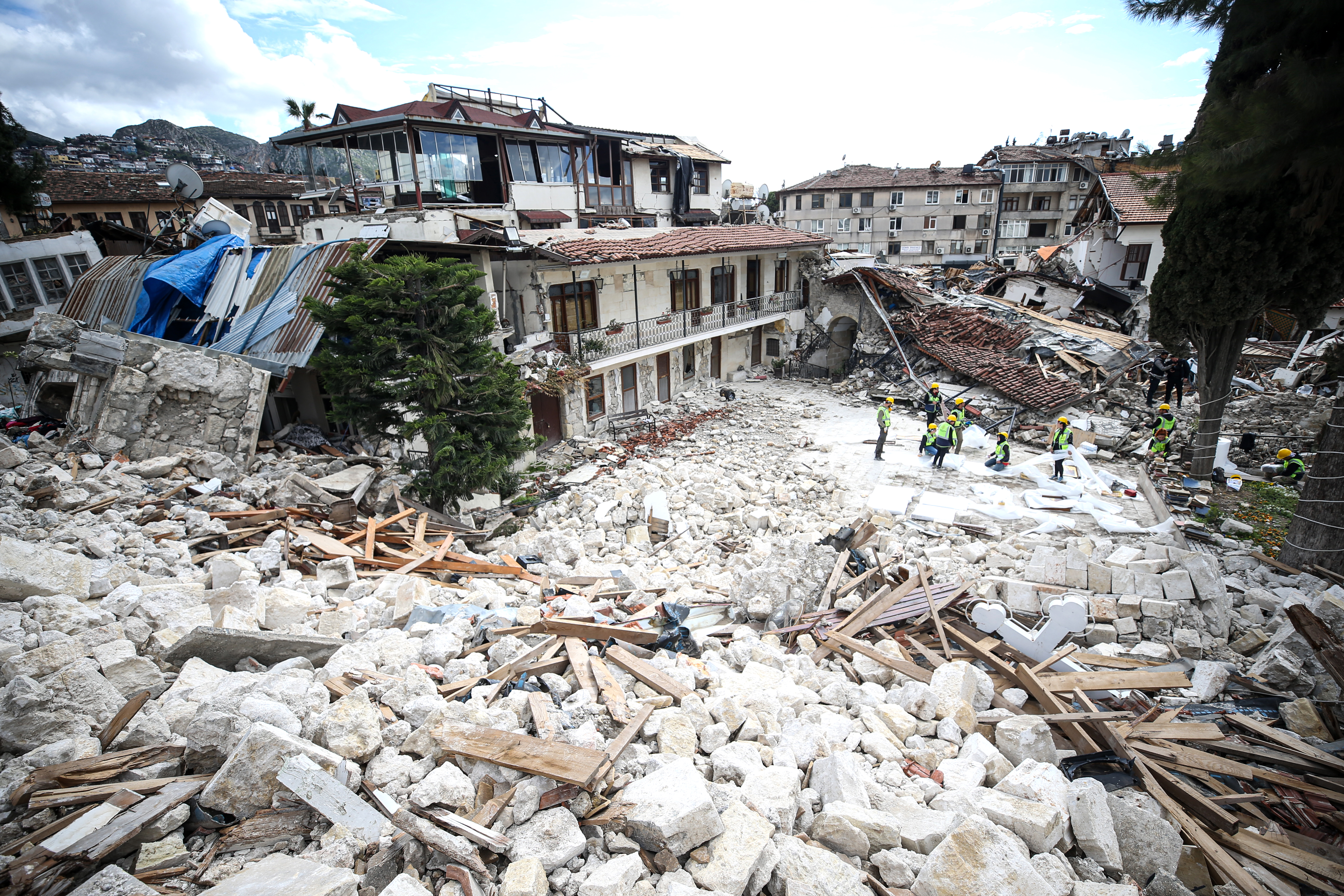 Hatay'ın hafızası tarihi yapıların enkazından 300'e yakın eser kurtarıldı 7