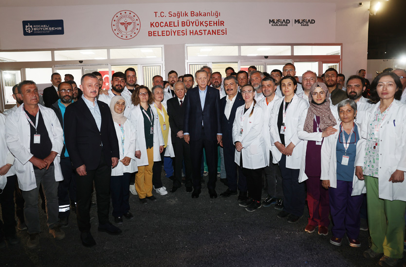 Cumhurbaşkanı Erdoğan ile MHP lideri Bahçeli, Hatay Defne Sahra Hastanesi’ni ziyaret etti 3