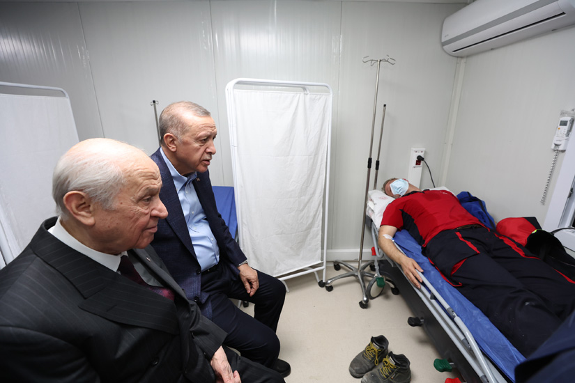 Cumhurbaşkanı Erdoğan ile MHP lideri Bahçeli, Hatay Defne Sahra Hastanesi’ni ziyaret etti 2