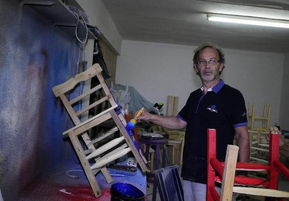 Hababam Sınıfı'nın Kıvırcık Ömer'i tahta sandalye yapıp satıyor! Eski halinden eser yok...  14