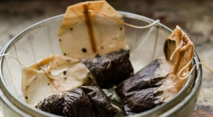 Çöpe gidişler iptal! Demlikte kalan çay posası ile 10 değerlendirme 5