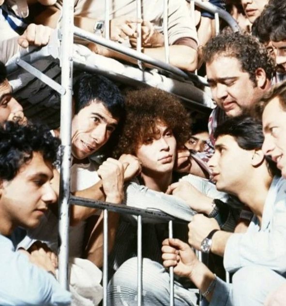 Hababam Sınıfı'nın Kıvırcık Ömer'i tahta sandalye yapıp satıyor! Eski halinden eser yok...  7