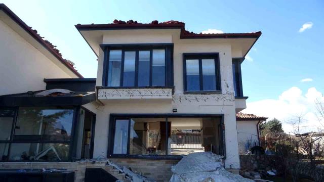 milyonluk-villalar-depremde-kagit-gibi-dagild-5-15686750_o