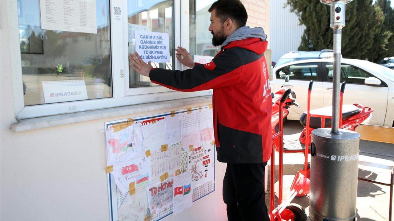 Azerbaycan'dan gelen yardımların içinden çıkan mektuplar duygulandırdı 3