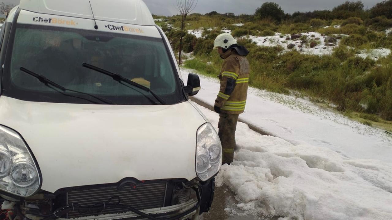 İzmir'de dolu: Sokaklar beyaza büründü 4