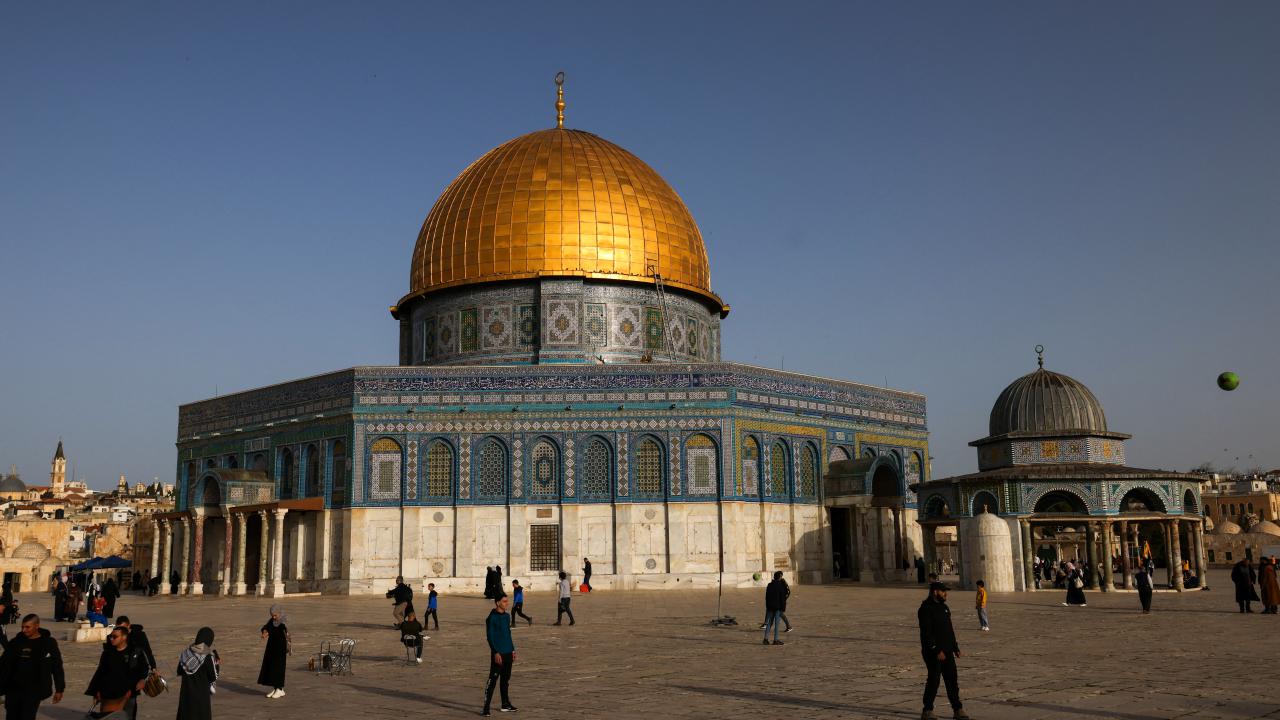 İsrail'in saldırılarının ardından Mescid-i Aksa'da cuma namazı eda edildi 26