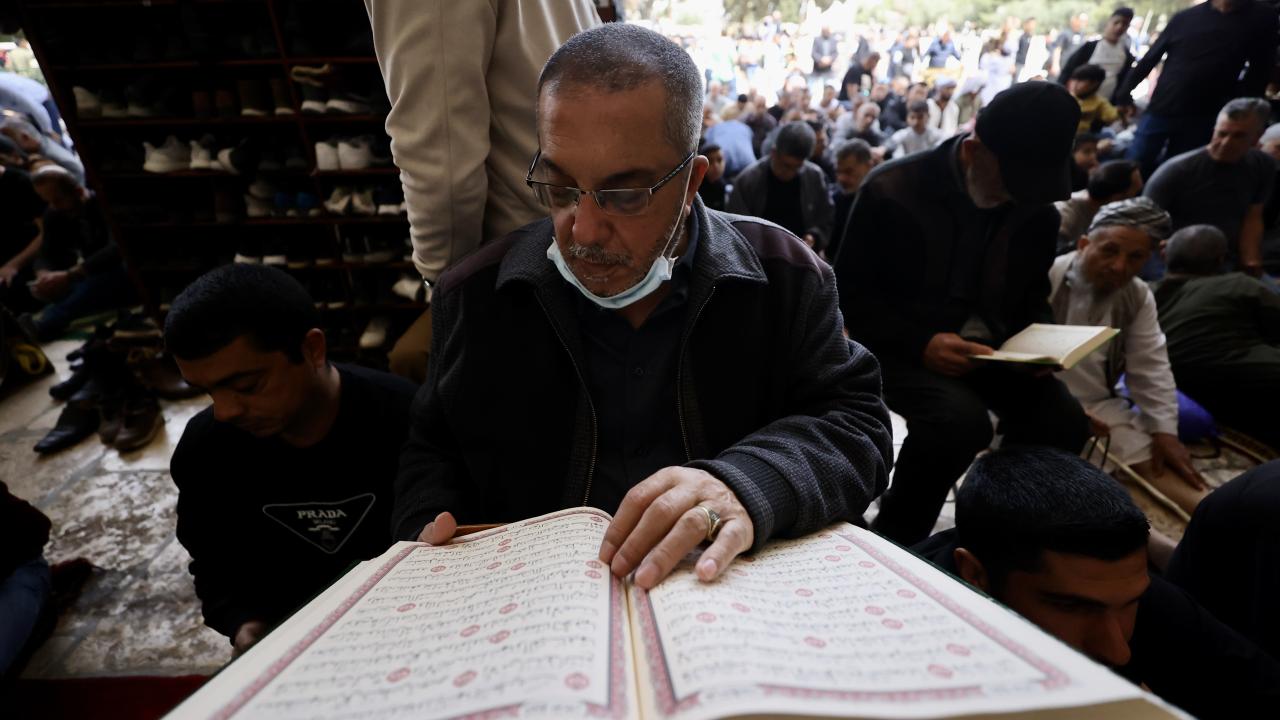 İsrail'in saldırılarının ardından Mescid-i Aksa'da cuma namazı eda edildi 6