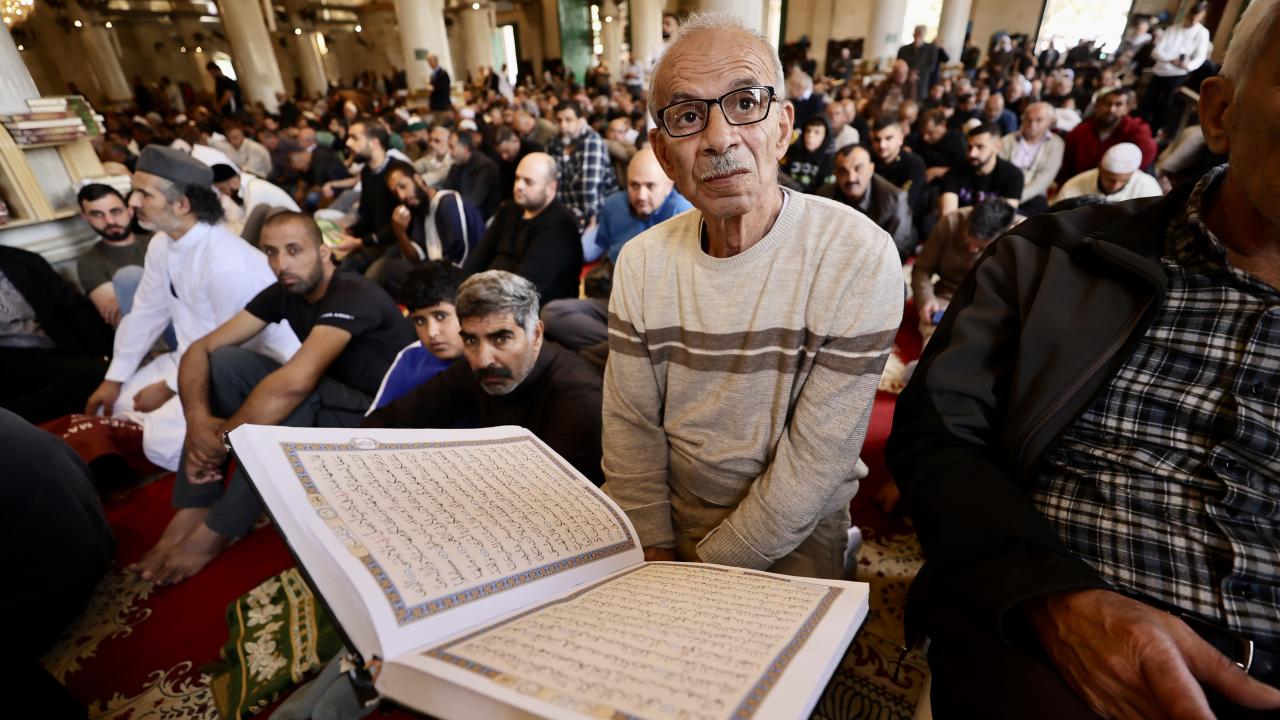 İsrail'in saldırılarının ardından Mescid-i Aksa'da cuma namazı eda edildi 3