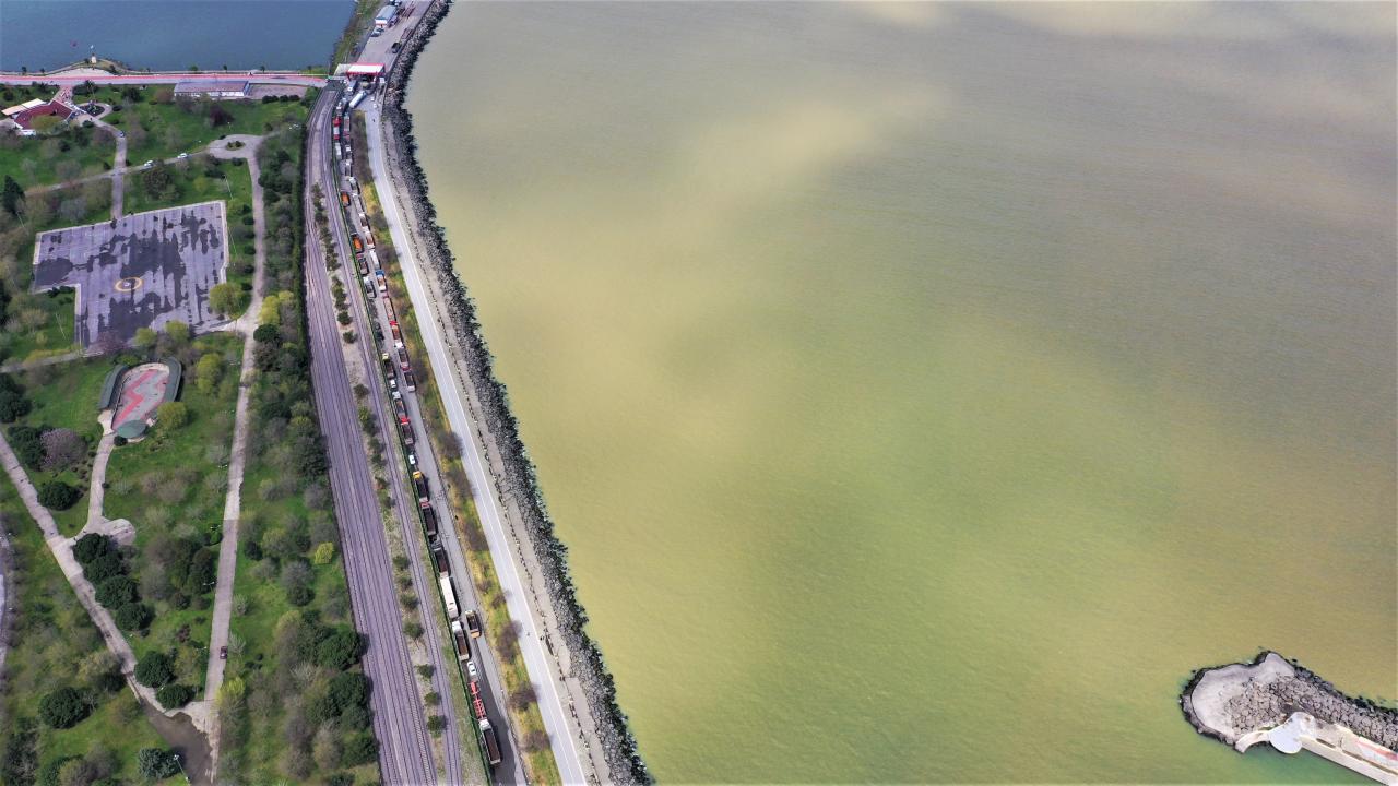 Samsun'da metrekareye 70 kilogram yağış: Denizin rengi değişti 5