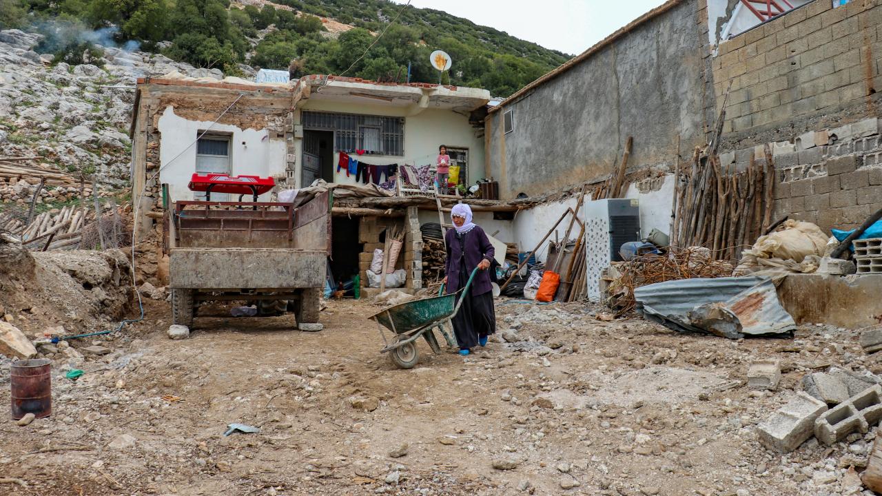 Depremde 35 evin yıkıldığı Adıyaman'daki 65 hanelik köy taşınıyor 10