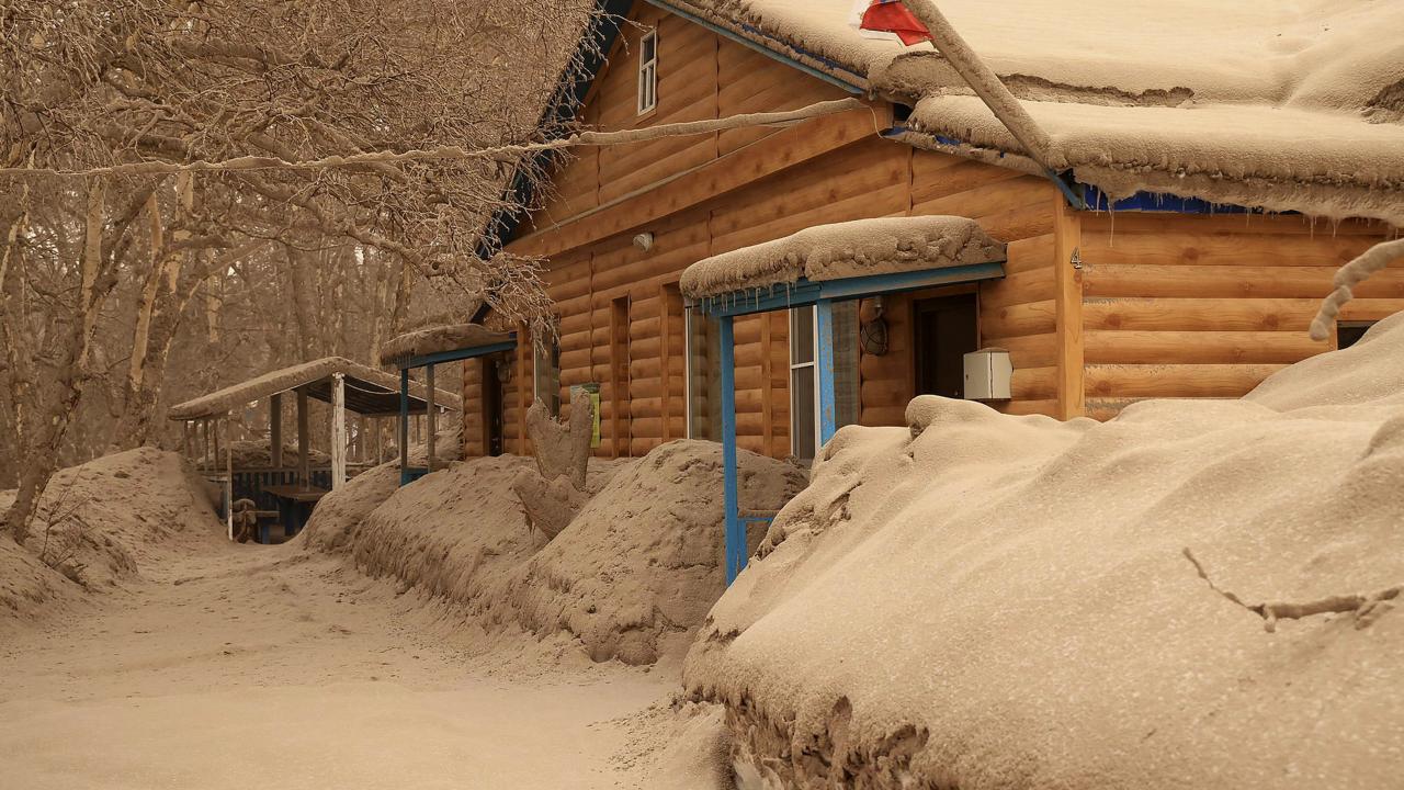 Shiveluch Yanardağı patladı: 60 yılın en büyük kül istilası 2