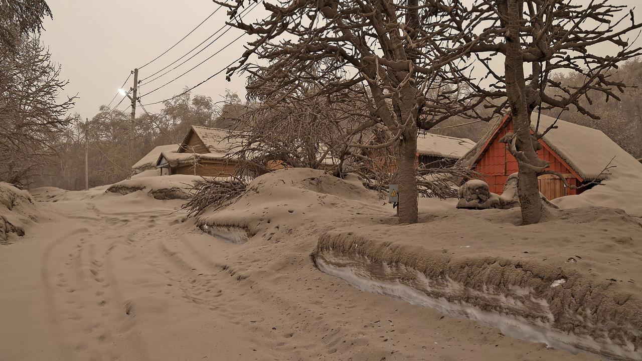 Shiveluch Yanardağı patladı: 60 yılın en büyük kül istilası 13