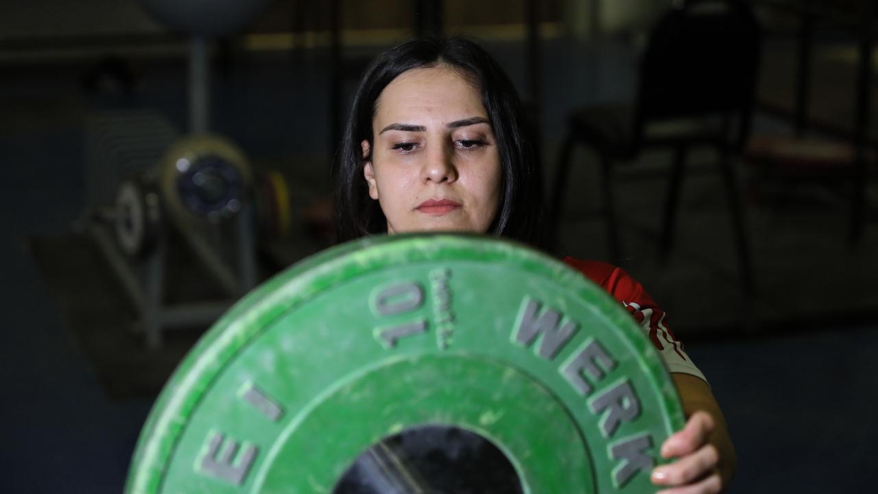 Yürüyebilmek için başladığı halterde Türkiye şampiyonu oldu 4