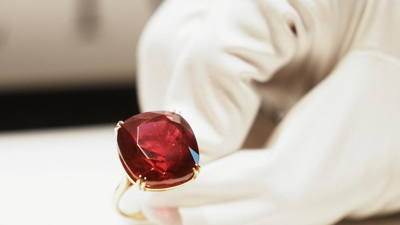 Dünyanın en büyük yakutu satışa çıkıyor 5